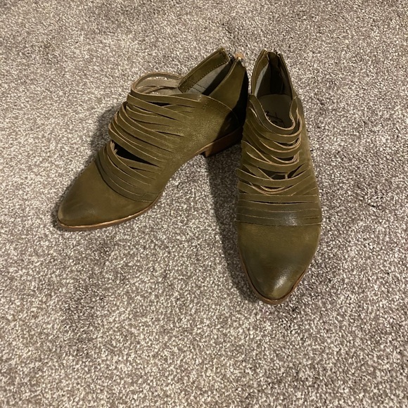 Free People Shoes - GREEN size 38 Free People booties EUC